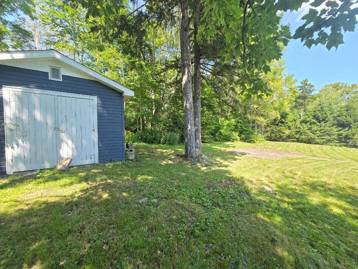 Bright 5 bedroom house in Hammonds Plains 