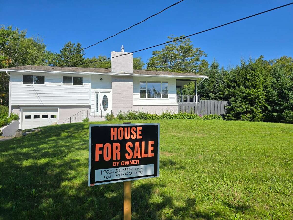 61 Chalamont Dr