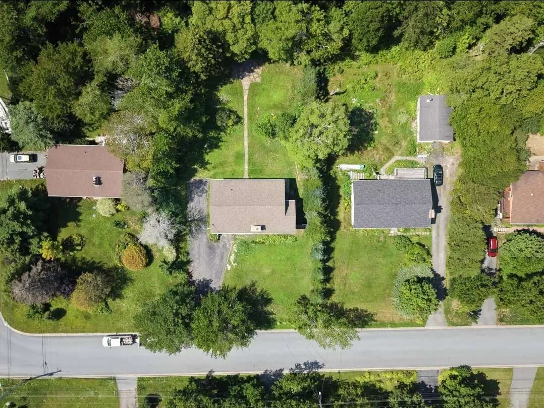 Bright 5 bedroom house in Hammonds Plains 