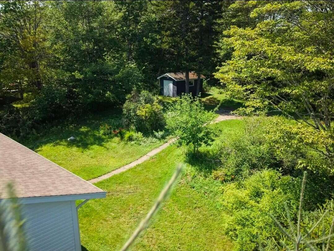 Bright 5 bedroom house in Hammonds Plains 