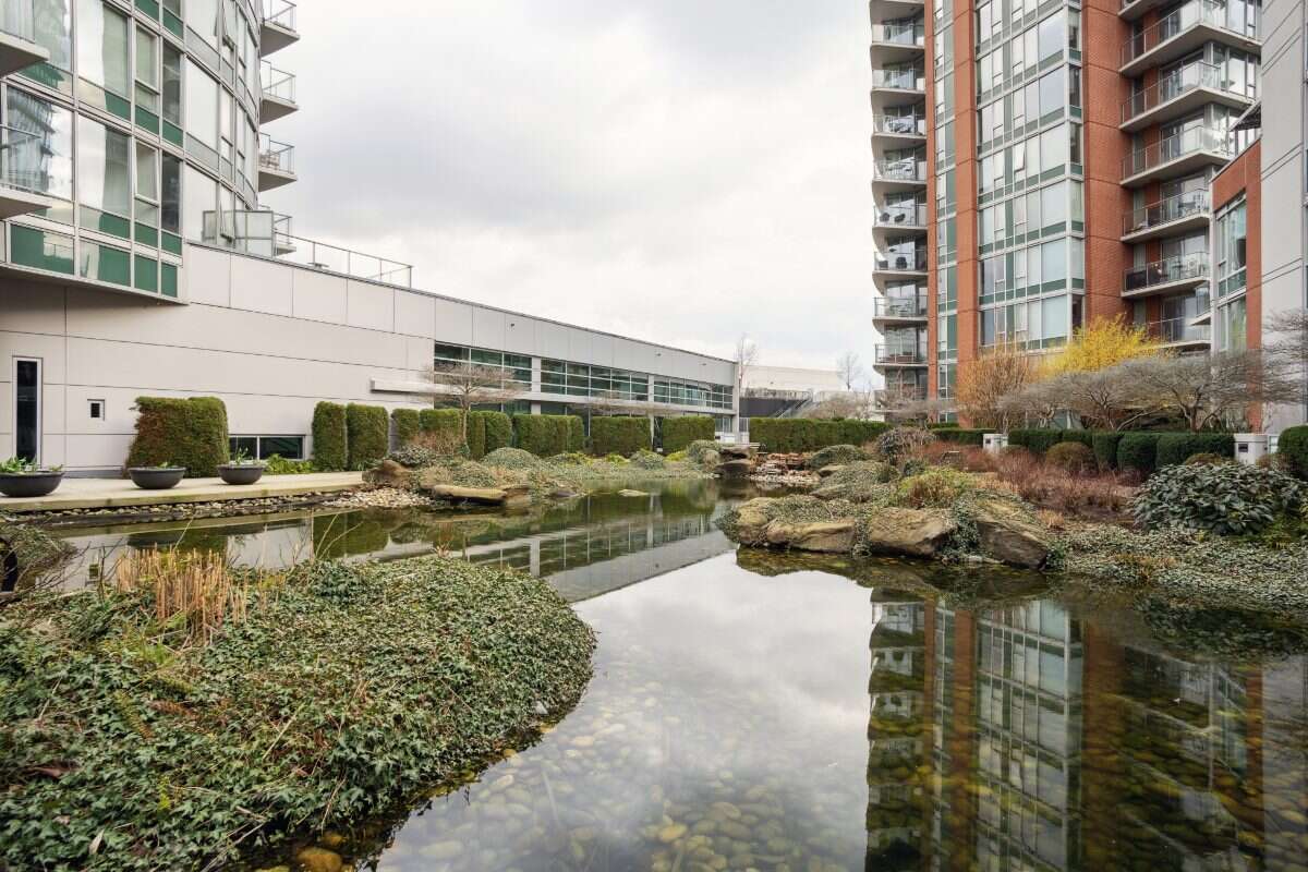 AIRBNB ONE BEDROOM APARTMENT IN DOWNTOWN WEST