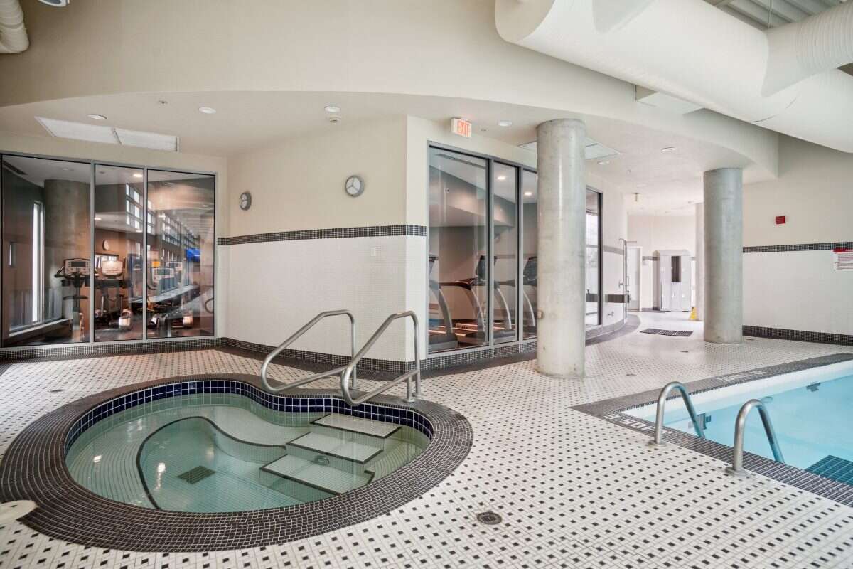AIRBNB ONE BEDROOM APARTMENT IN DOWNTOWN WEST
