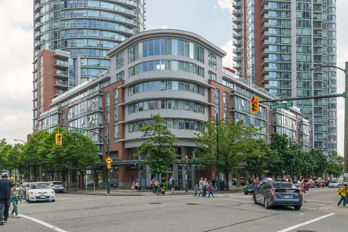 AIRBNB ONE BEDROOM APARTMENT IN DOWNTOWN WEST