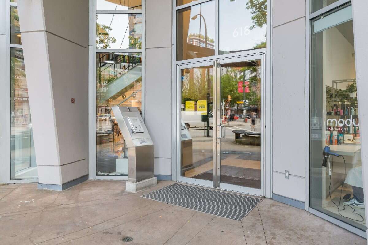 AIRBNB ONE BEDROOM APARTMENT IN DOWNTOWN WEST