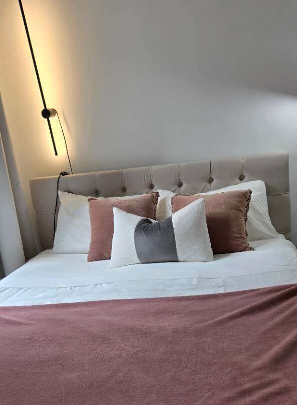 AIRBNB ONE BEDROOM APARTMENT IN DOWNTOWN WEST