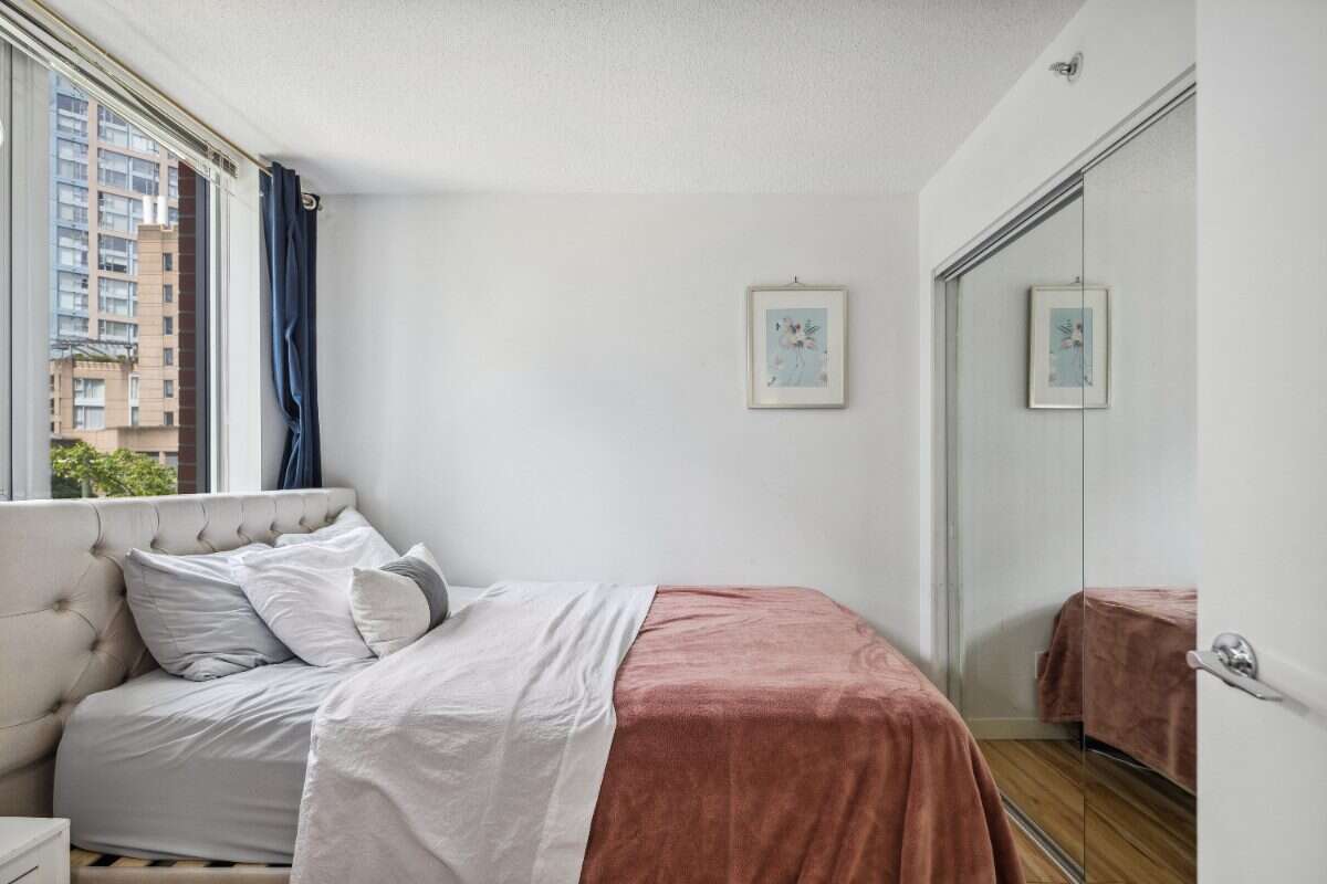 AIRBNB ONE BEDROOM APARTMENT IN DOWNTOWN WEST