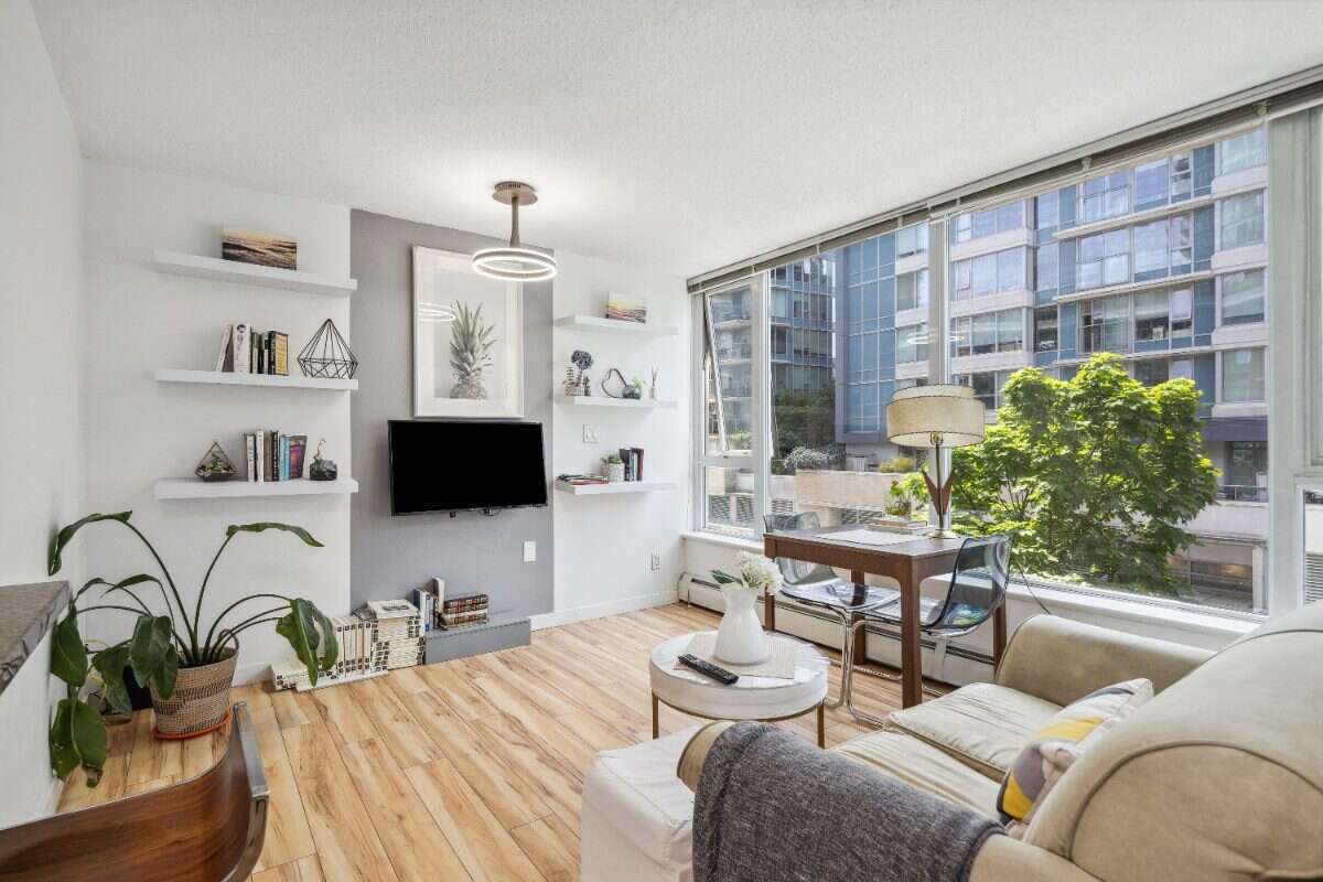 AIRBNB ONE BEDROOM APARTMENT IN DOWNTOWN WEST
