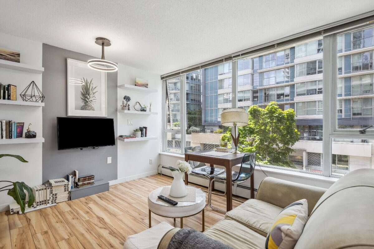 AIRBNB ONE BEDROOM APARTMENT IN DOWNTOWN WEST