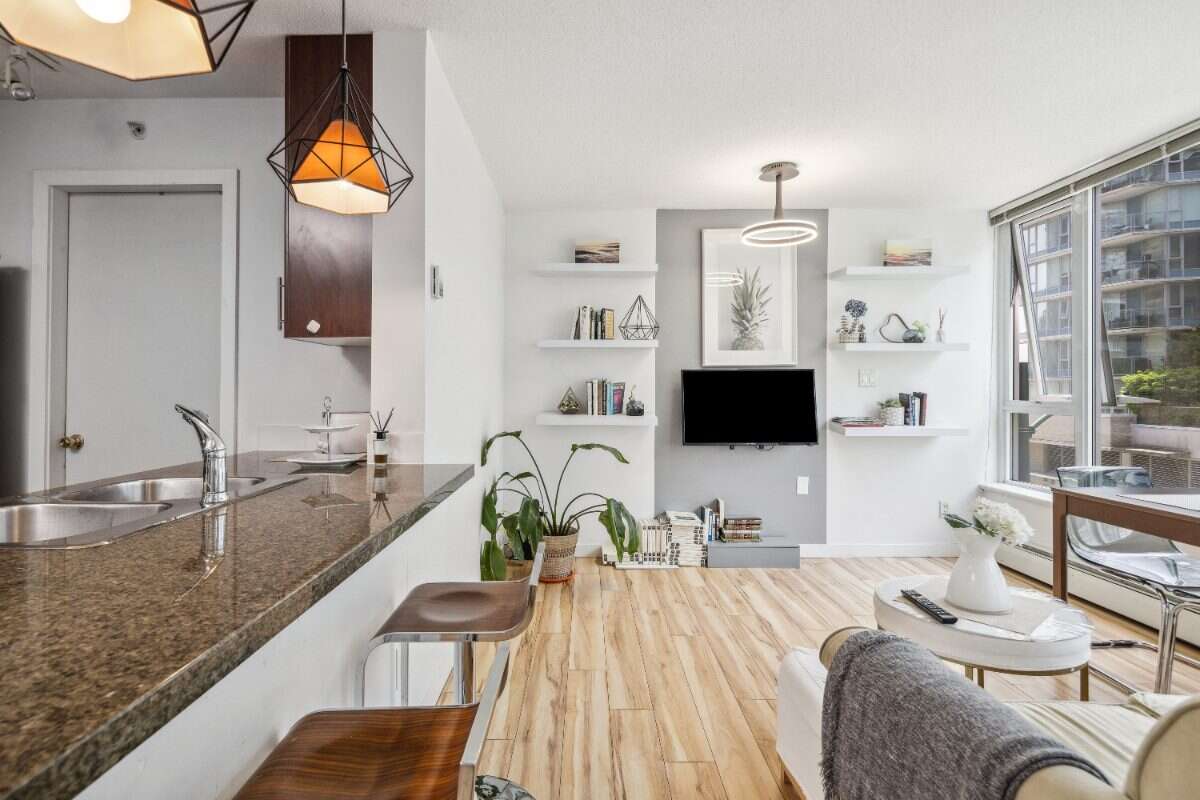AIRBNB ONE BEDROOM APARTMENT IN DOWNTOWN WEST