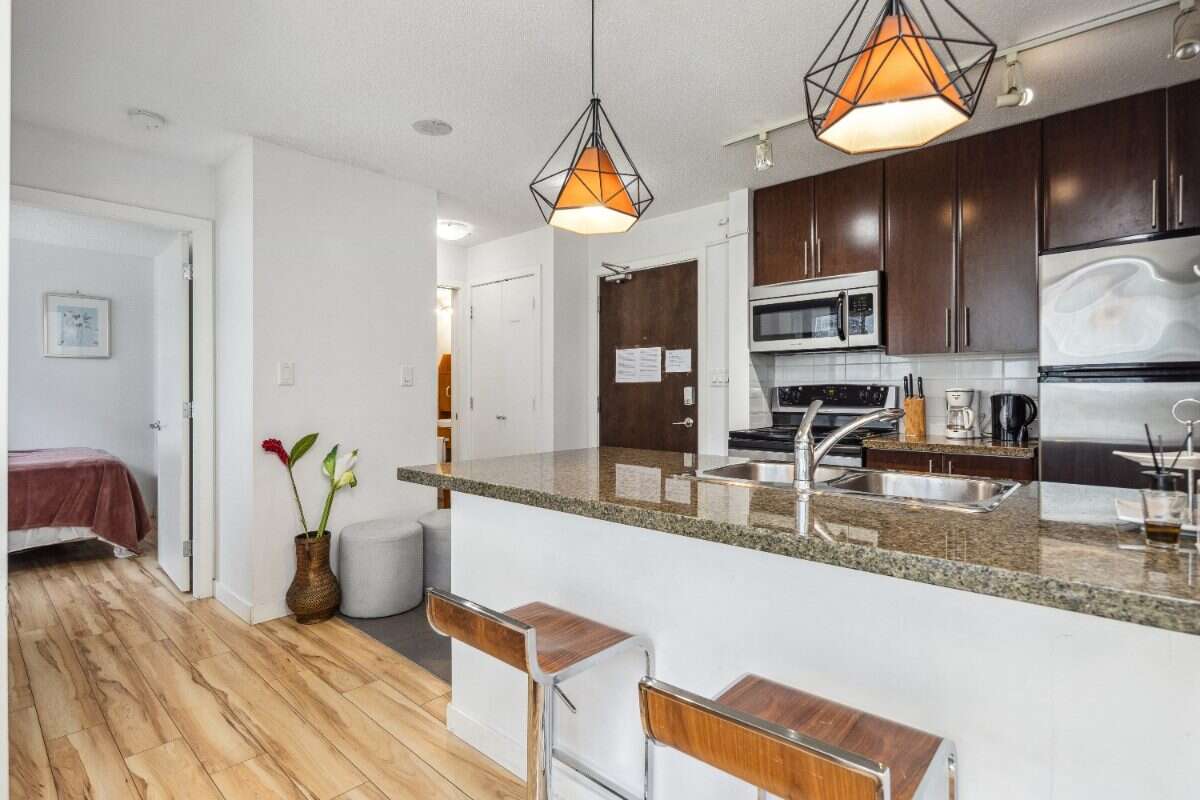 AIRBNB ONE BEDROOM APARTMENT IN DOWNTOWN WEST