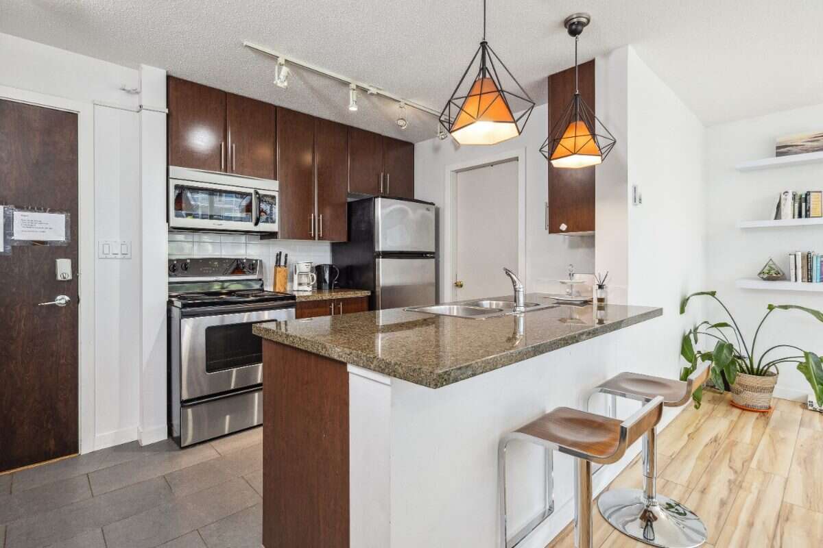 AIRBNB ONE BEDROOM APARTMENT IN DOWNTOWN WEST