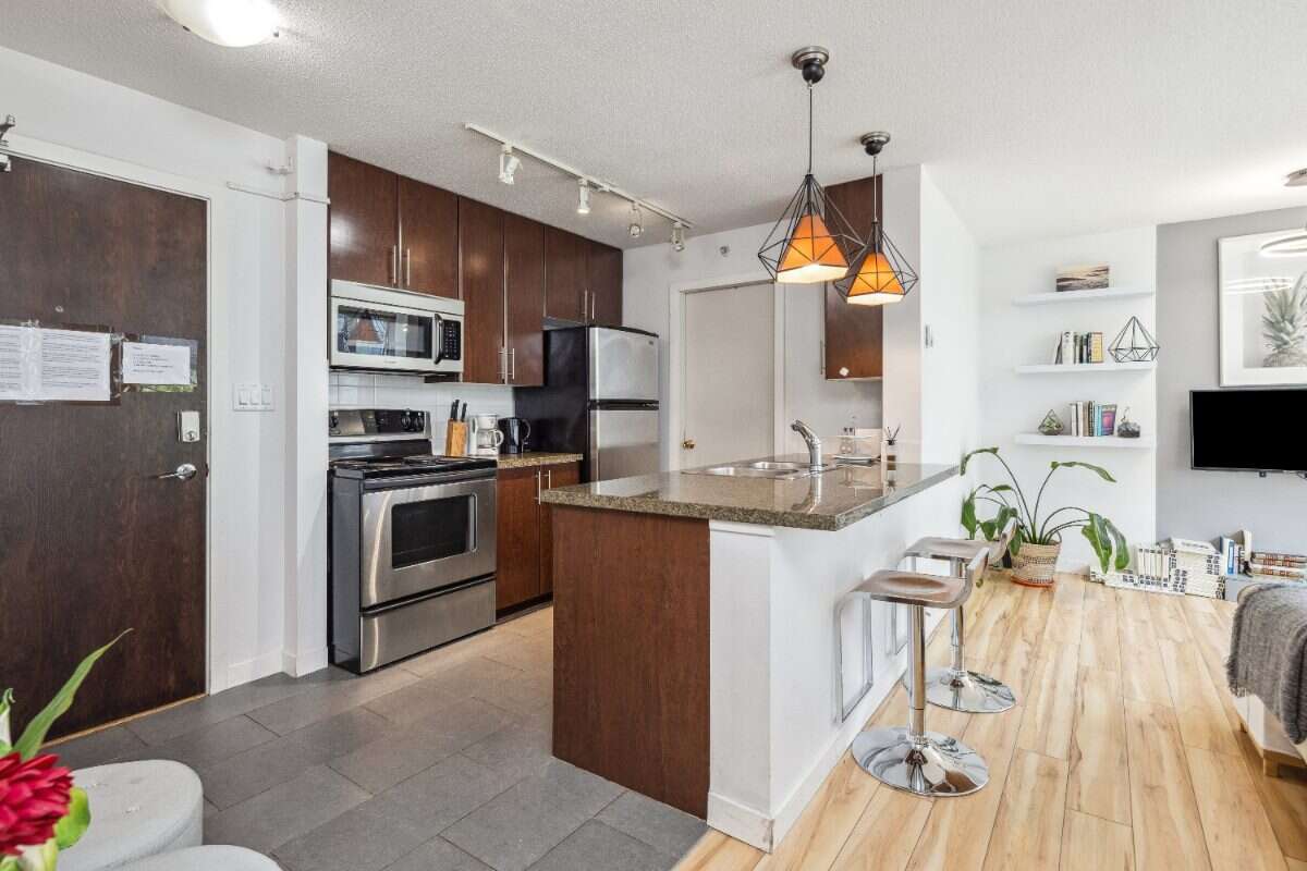 AIRBNB ONE BEDROOM APARTMENT IN DOWNTOWN WEST