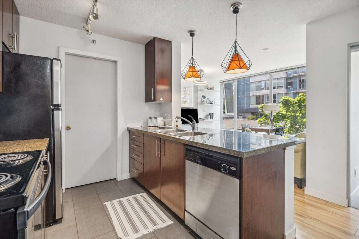 AIRBNB ONE BEDROOM APARTMENT IN DOWNTOWN WEST