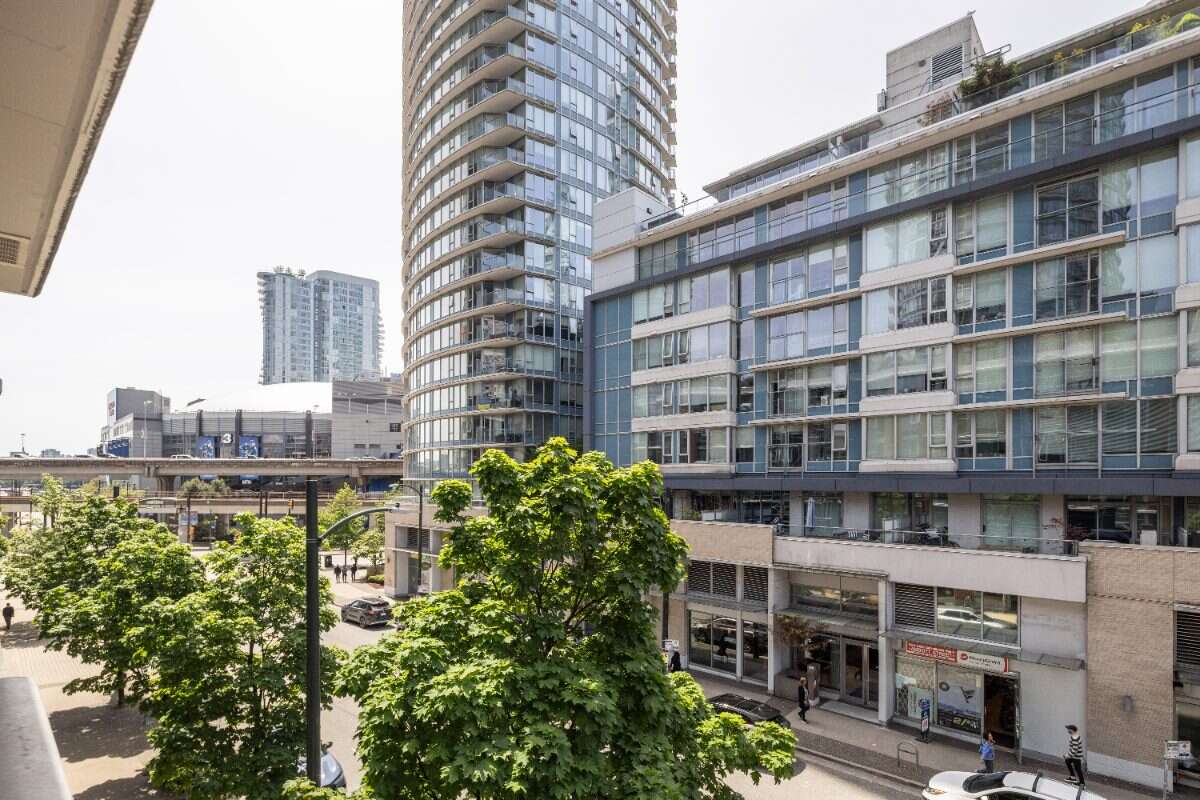 AIRBNB ONE BEDROOM APARTMENT IN DOWNTOWN WEST