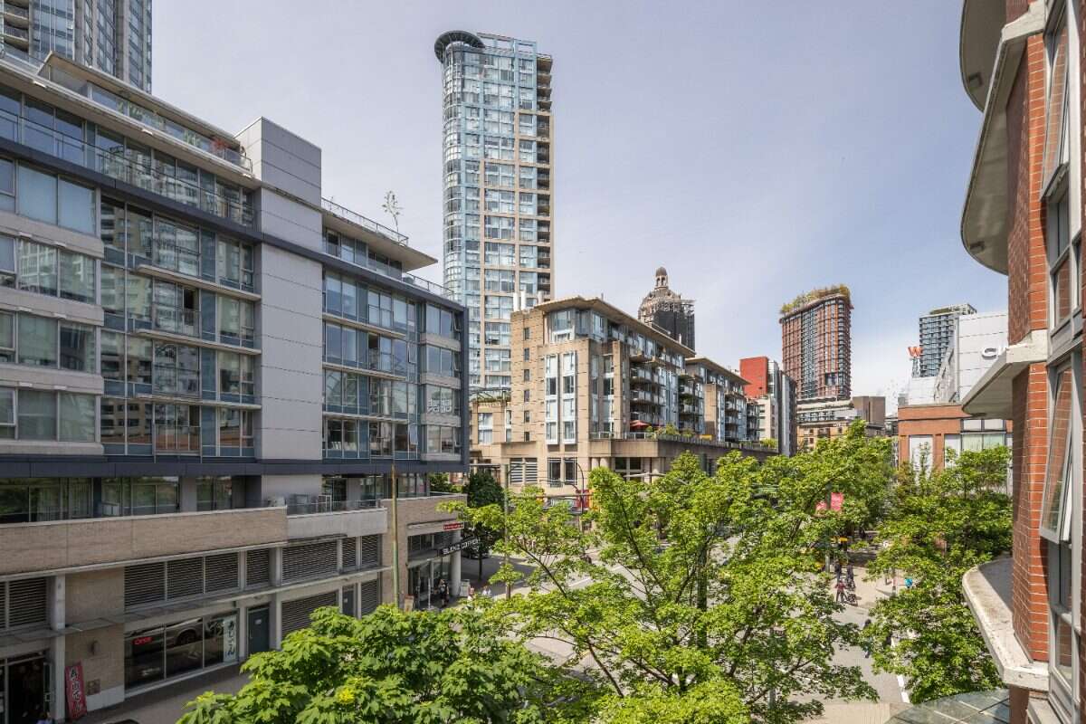 AIRBNB ONE BEDROOM APARTMENT IN DOWNTOWN WEST