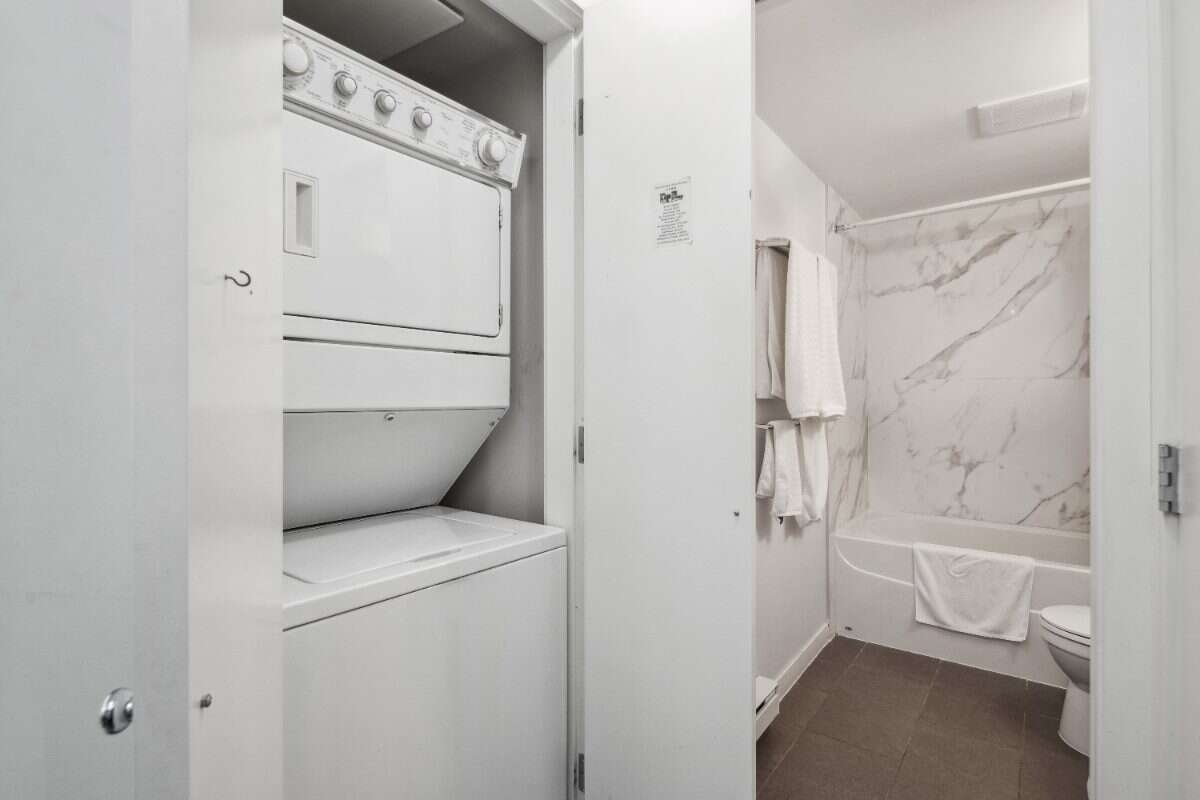 AIRBNB ONE BEDROOM APARTMENT IN DOWNTOWN WEST