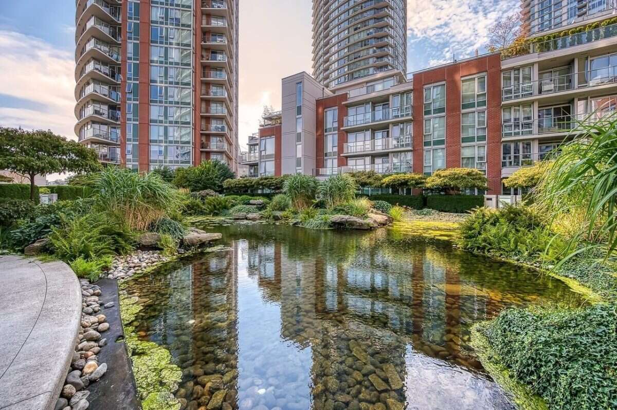 AIRBNB ONE BEDROOM APARTMENT IN DOWNTOWN WEST