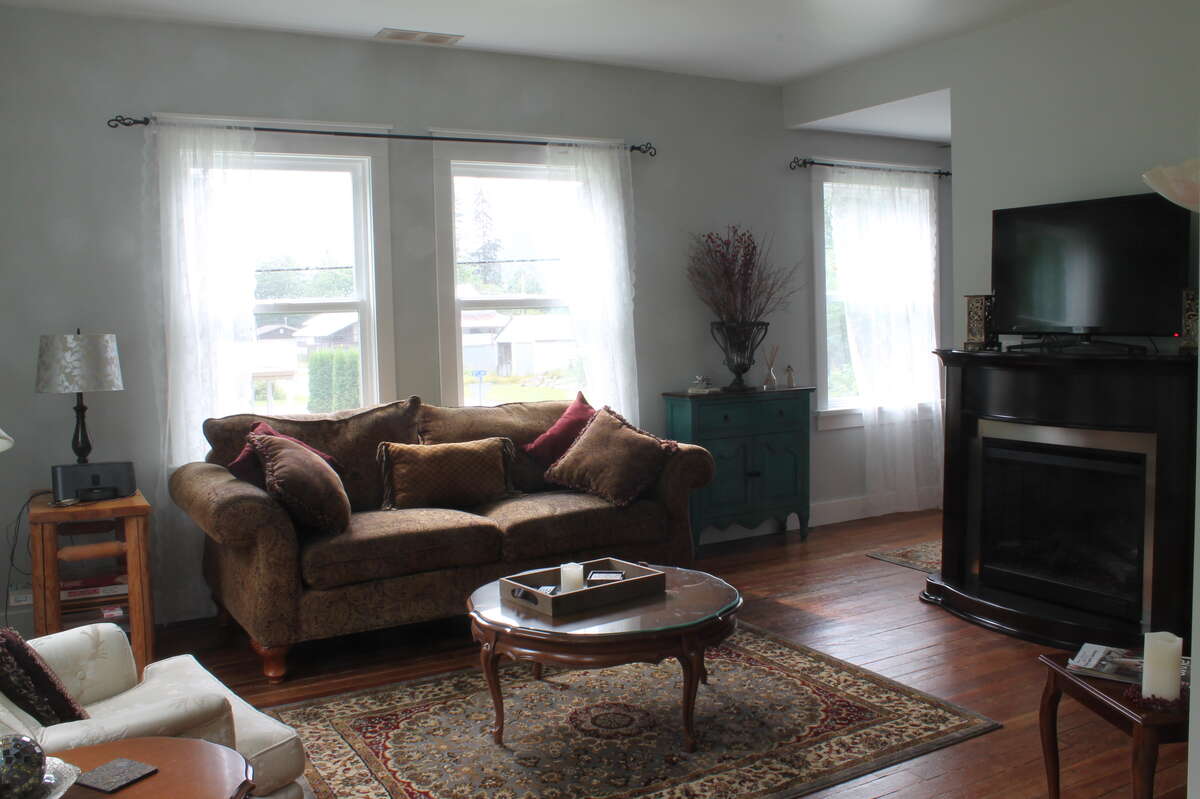 Livingroom on 2nd floor, open off kitchen