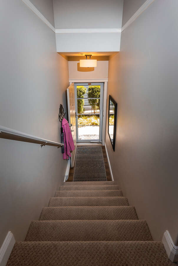 Bright & Beautiful in the Heart of Comox