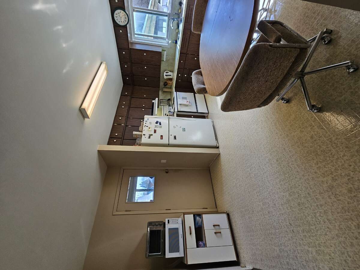 Kitchen - door to entry