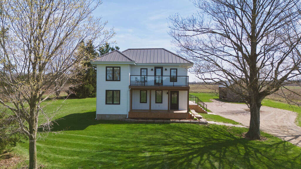 2 Acres at 8993 Petrolia Line; 4bed 2bath