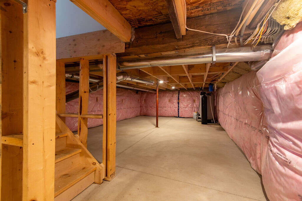 2 Acres at 8993 Petrolia Line; 4bed 2bath
