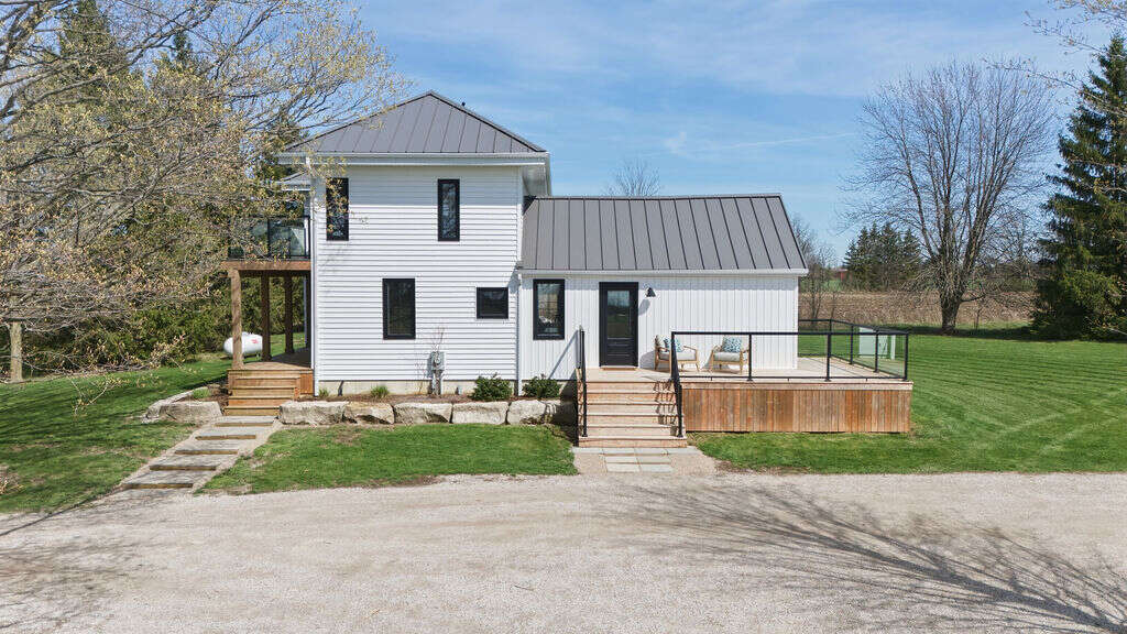 2 Acres at 8993 Petrolia Line; 4bed 2bath
