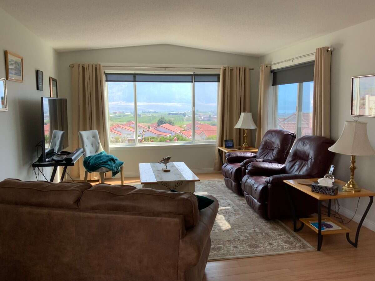 Lovely rancher with spectacular views .