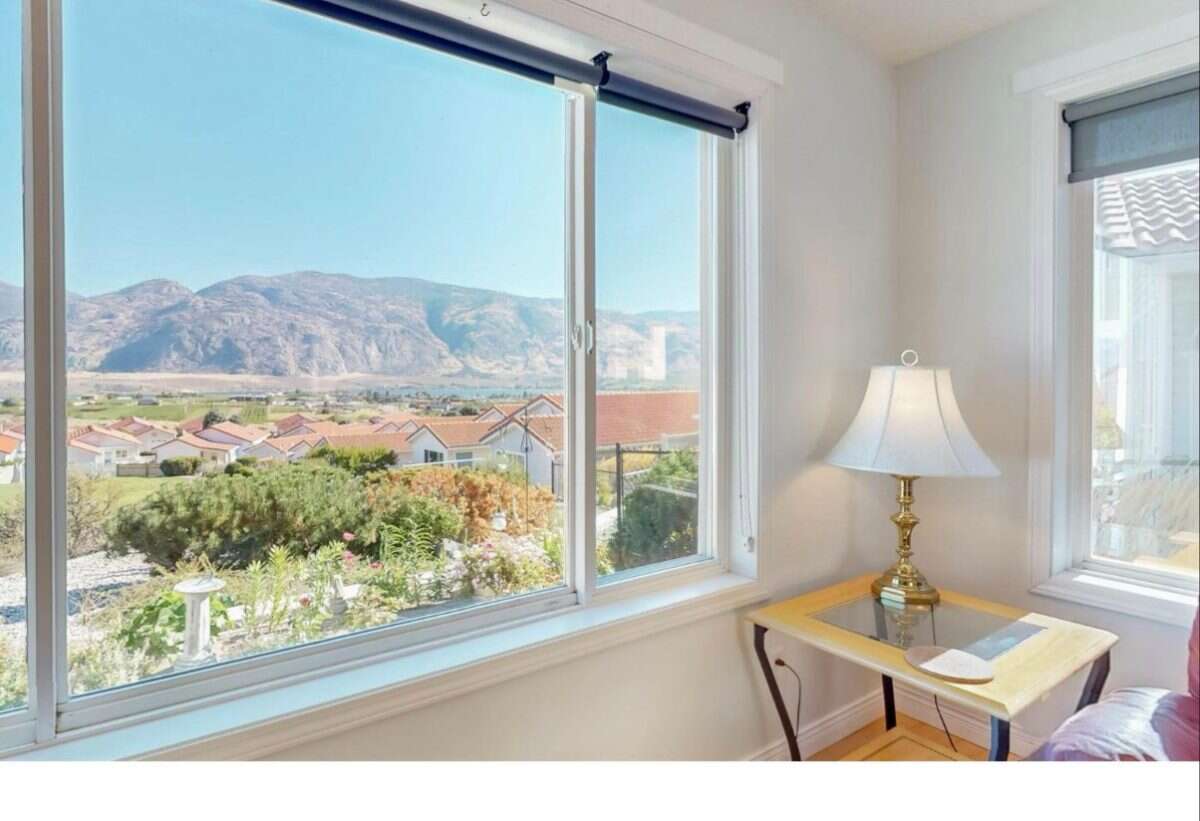 Lovely rancher with spectacular views .