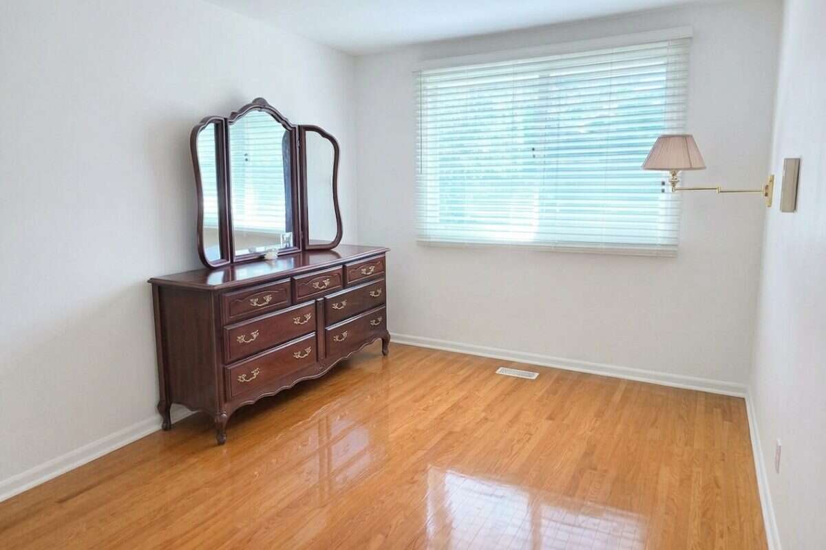 Perfect Location Spacious Home with Nature