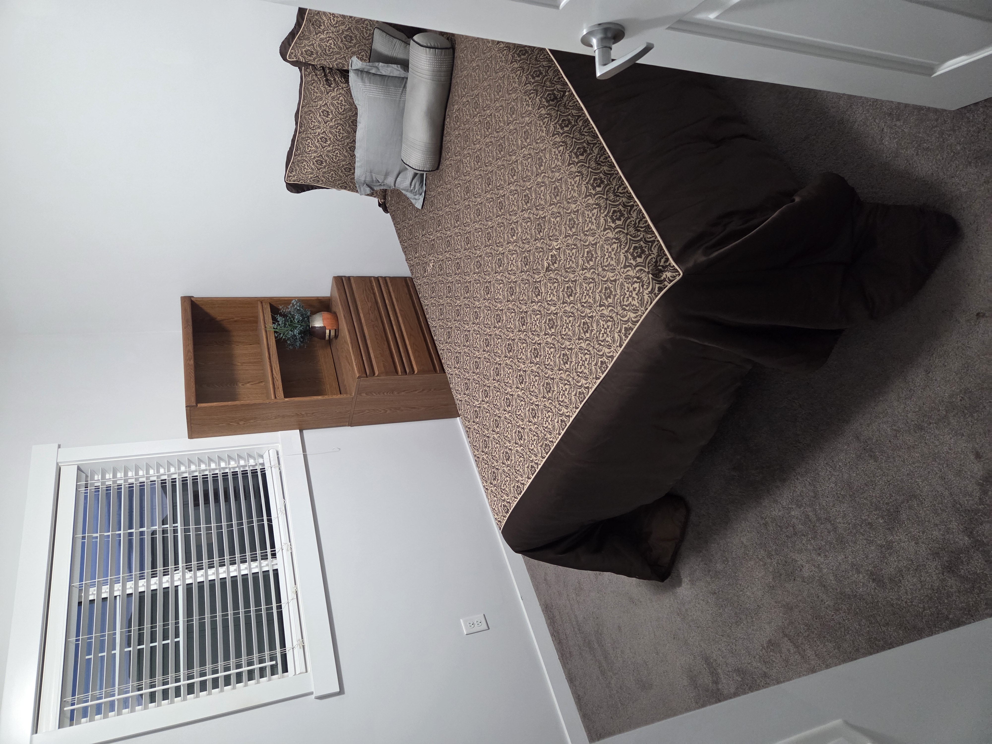 Bright 3 bedroom+1 home in SW edmonton big garage