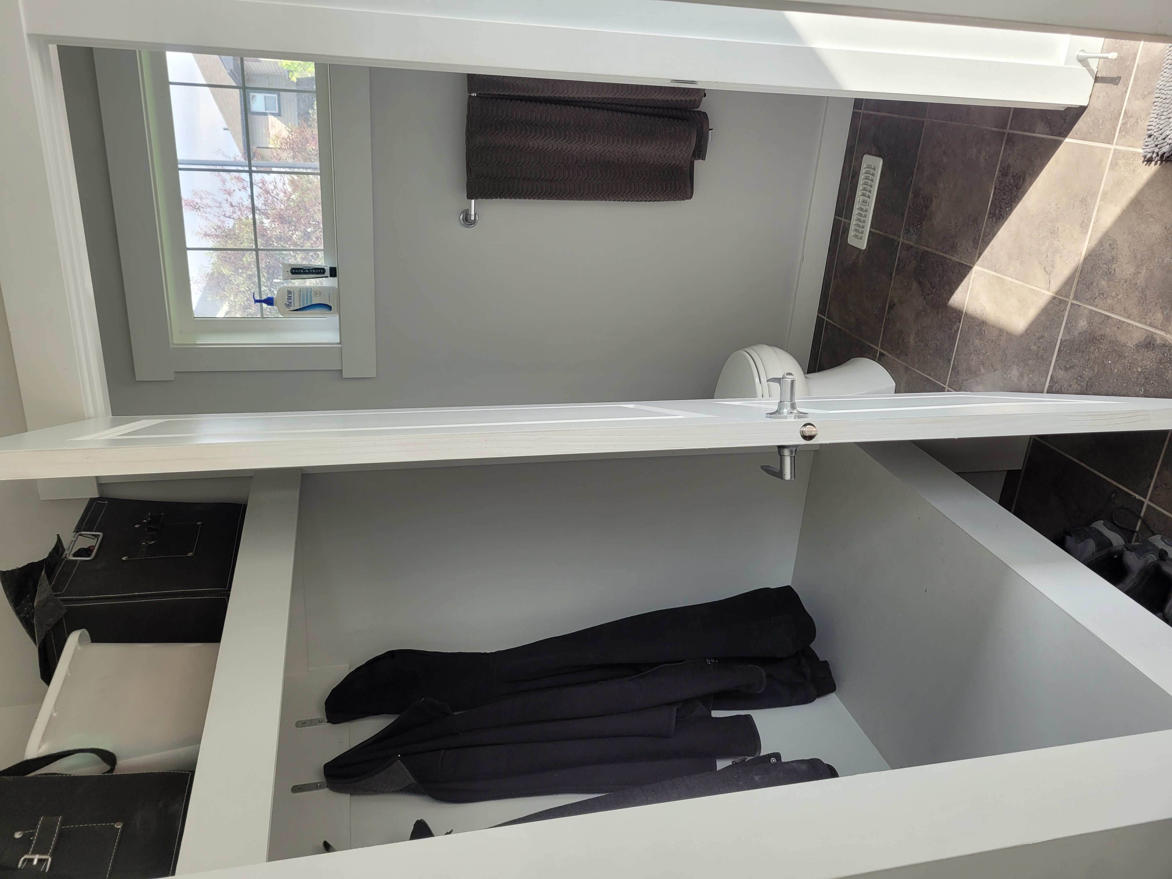 Bright 3 bedroom+1 home in SW edmonton big garage