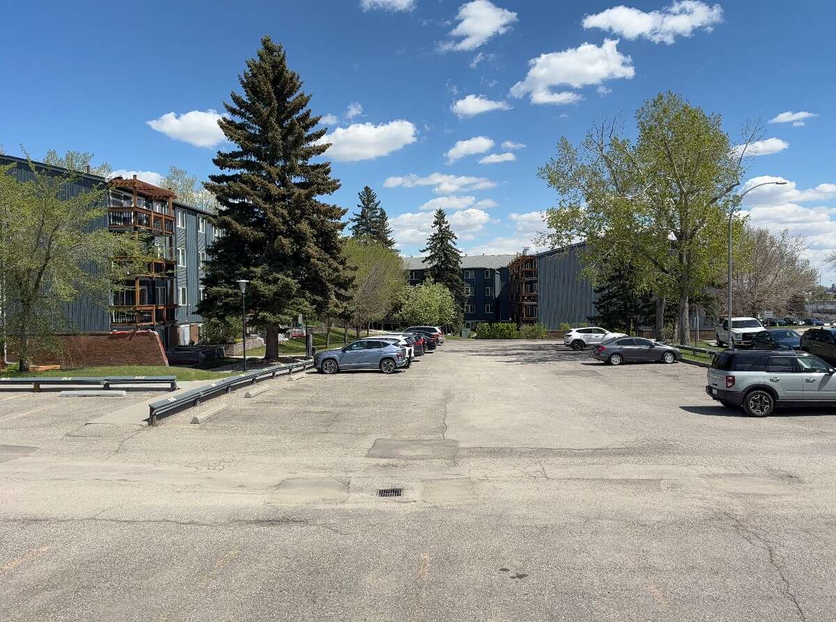 Updated 1 bedroom, 1 bath Condo desired area