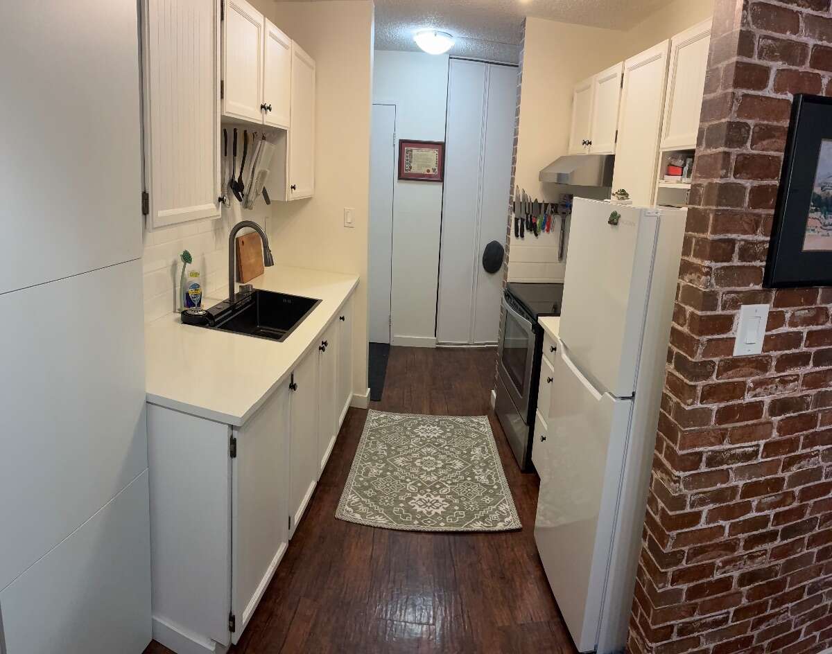 Updated 1 bedroom, 1 bath Condo desired area