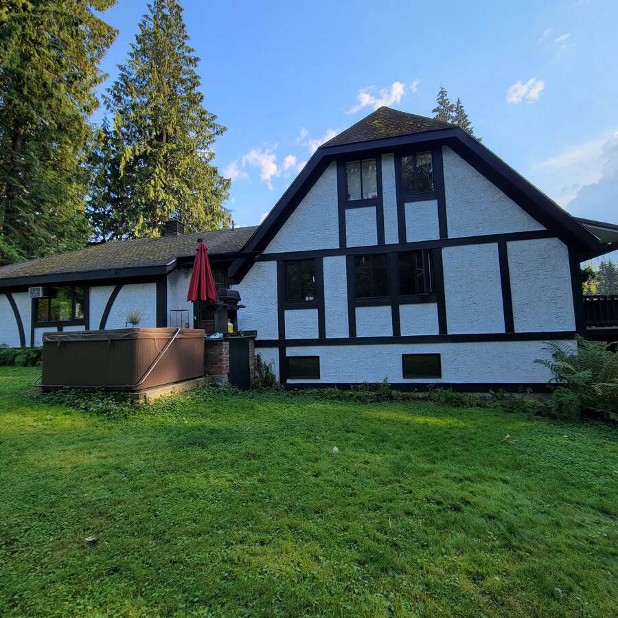 House / Land with Building(s) For Sale in Revelstoke, BC - 3 bed, 4 bath