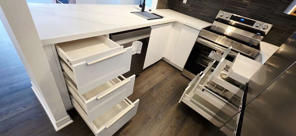 2 sets of slow close drawers (4 shelves each) for cutleries, utensils, dining wares, pots & pans