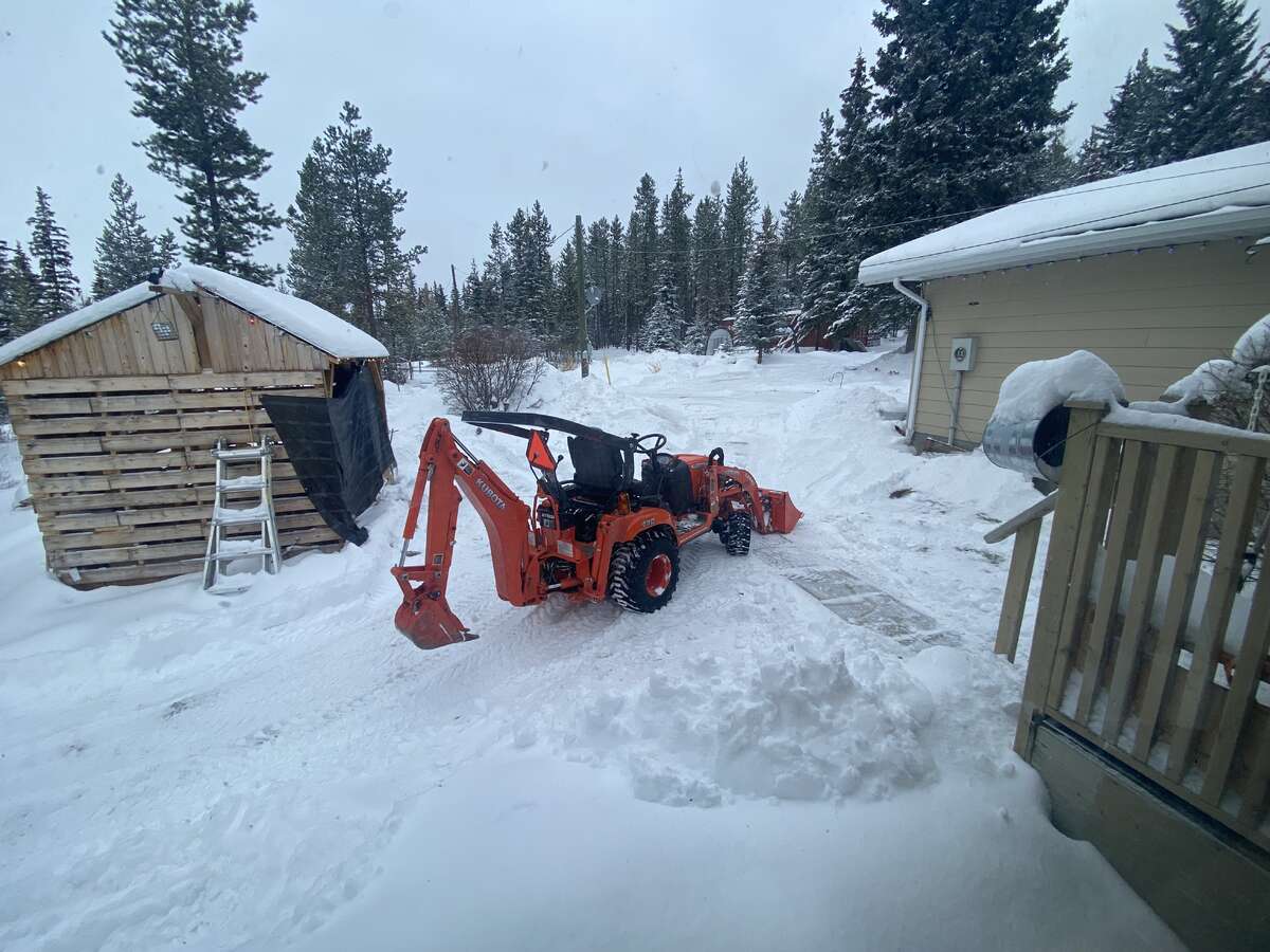 BX23S 240hrs w/chipper/backhoe