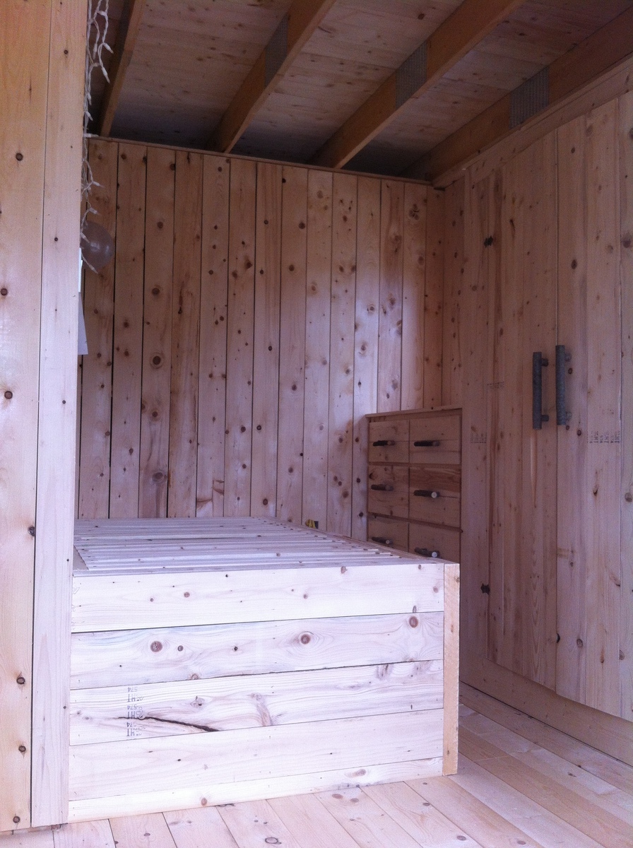 South-facing second-floor bedroom - photo 3
