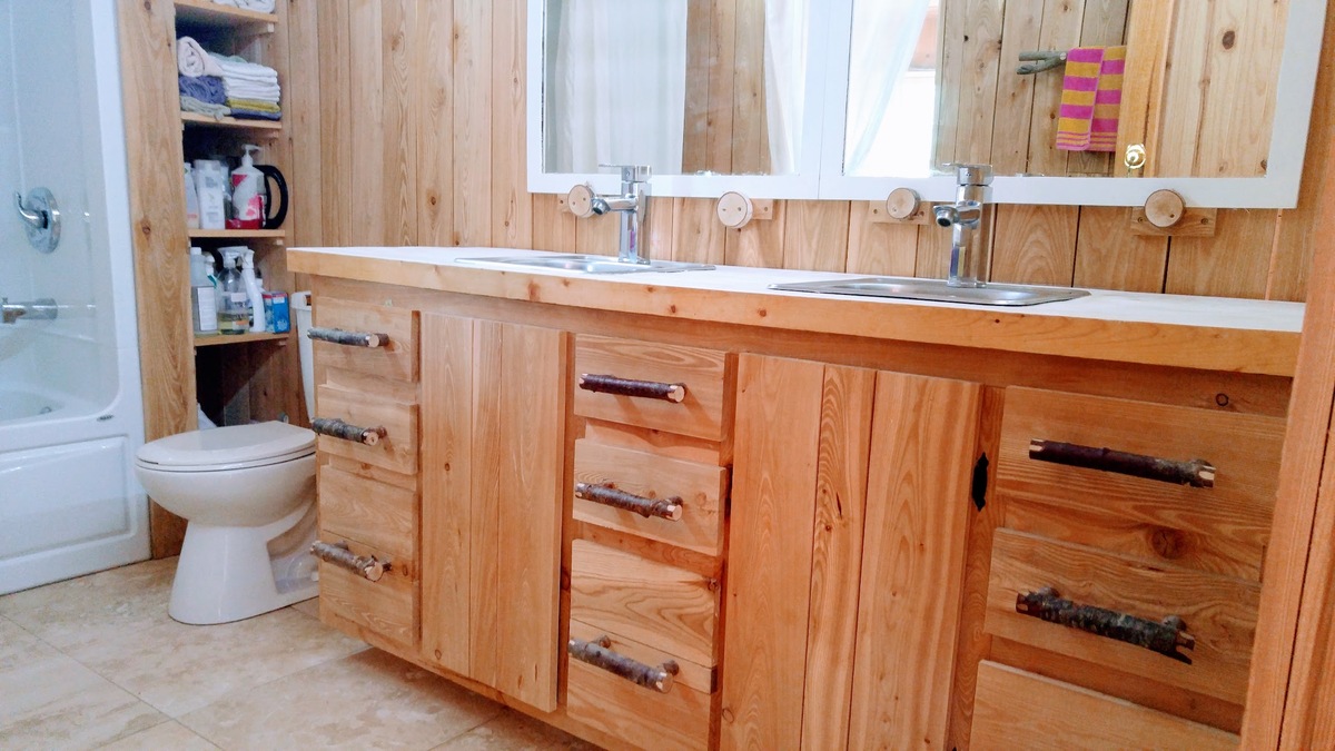 Second-floor bathroom - photo 3