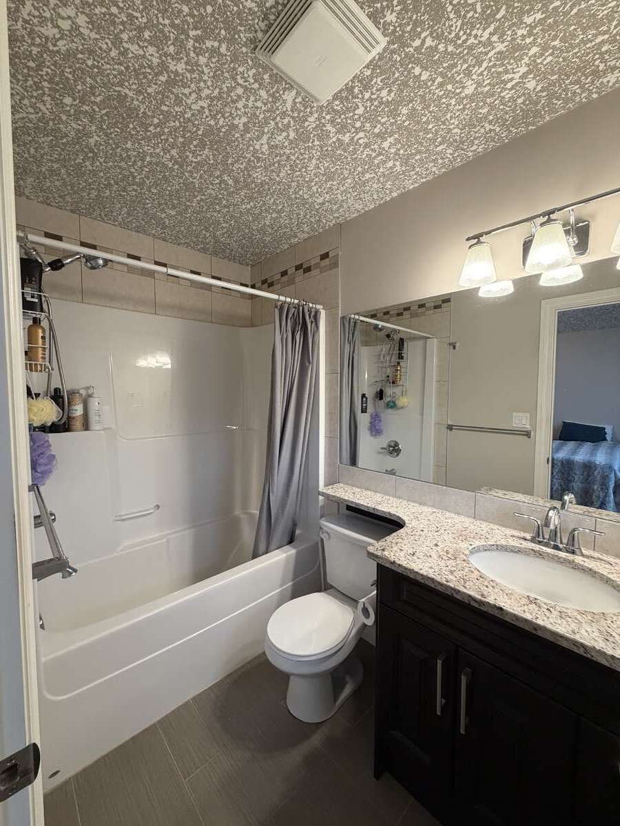 Bathroom - Master Bedroom