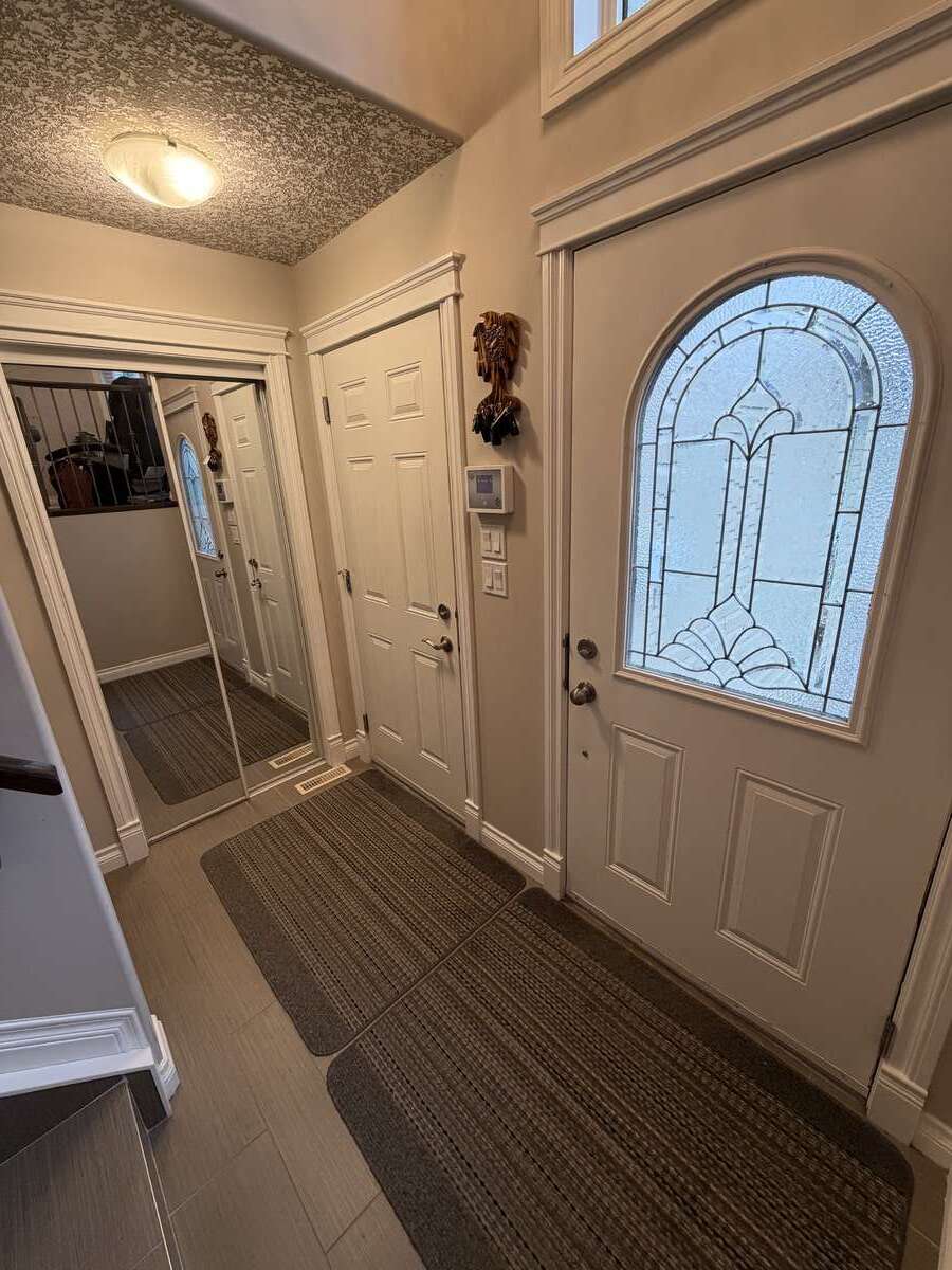Foyer - Garage Door/Front Door
