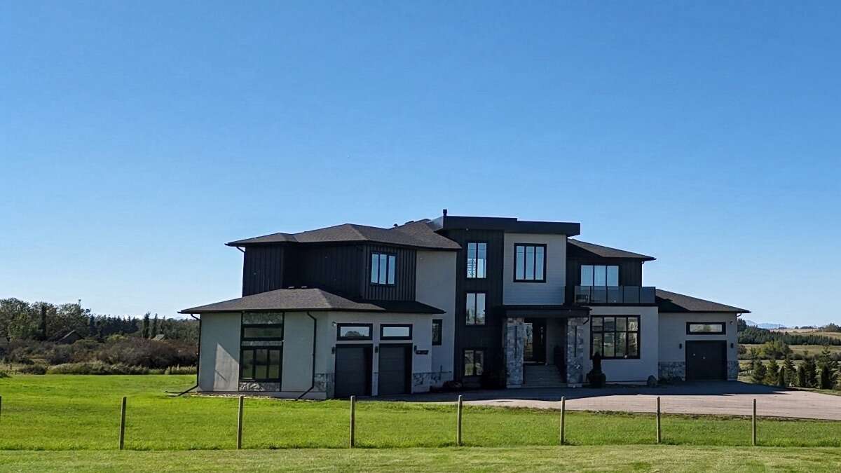 Photo of 40075 299 Avenue E, Foothills County, AB