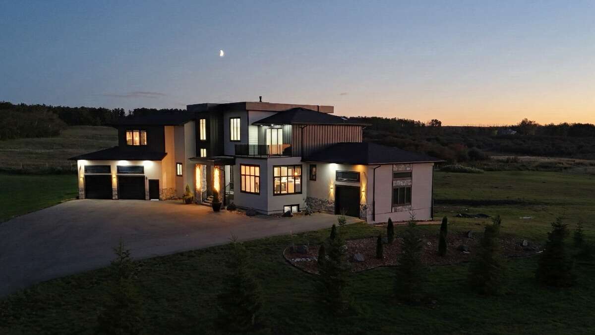 Modern Country Living Redefined – Luxury& Serenity
