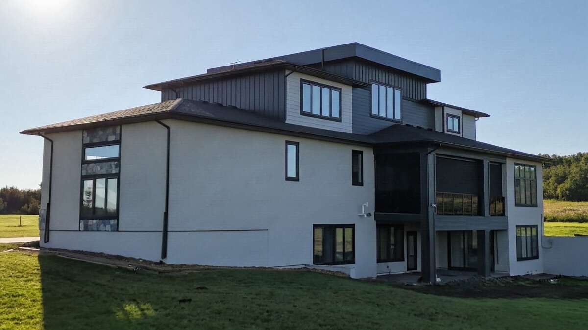 Modern Country Living Redefined – Luxury& Serenity