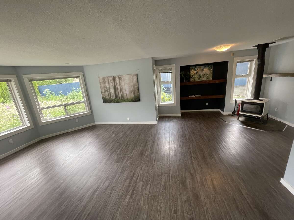 Rare Acreage Home w/ 900sqft Heated Shop