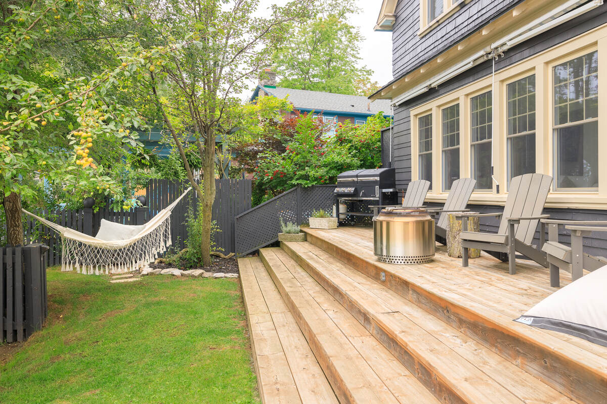 House / Cottage / Detached House / Recreational Property / Waterfront Property For Sale in Fort Erie, ON - 3 bed, 2 bath