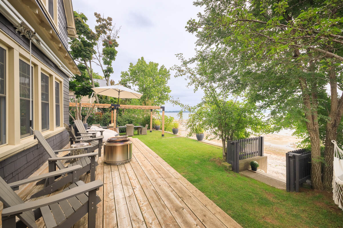 House / Cottage / Detached House / Recreational Property / Waterfront Property For Sale in Fort Erie, ON - 3 bed, 2 bath