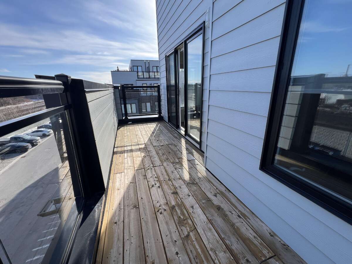 master walkout balcony