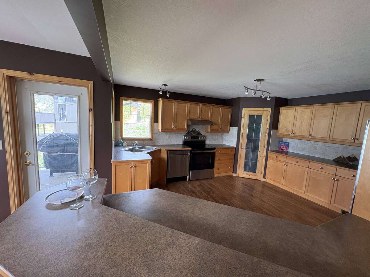 Main Floor Kitchen and Pantry
