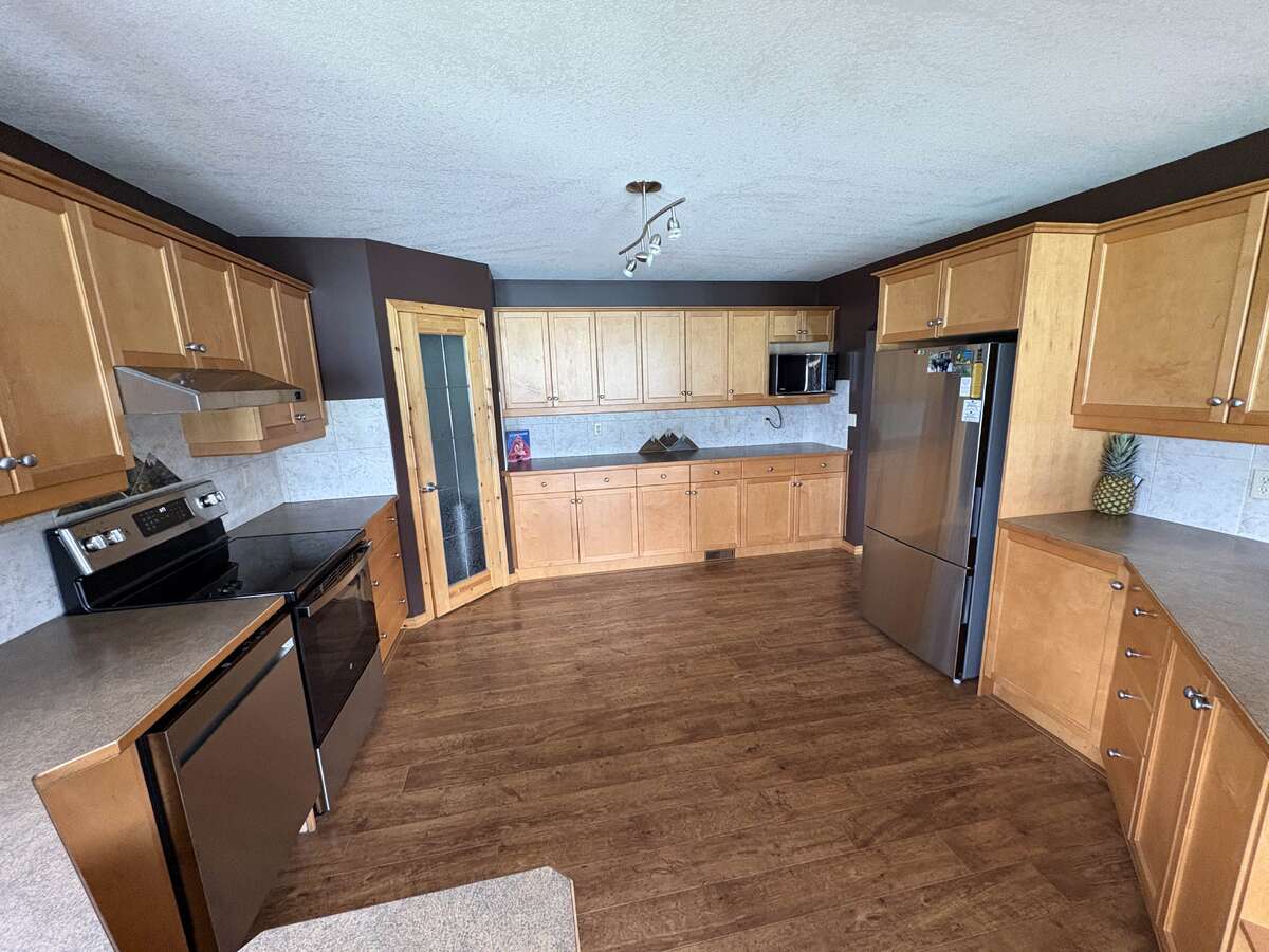 Main Floor Kitchen and Pantry
